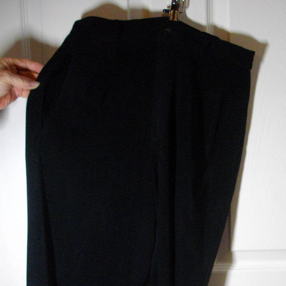 Women's Northern Traditions black velvet fully lined slacks. Size 9/10. New.